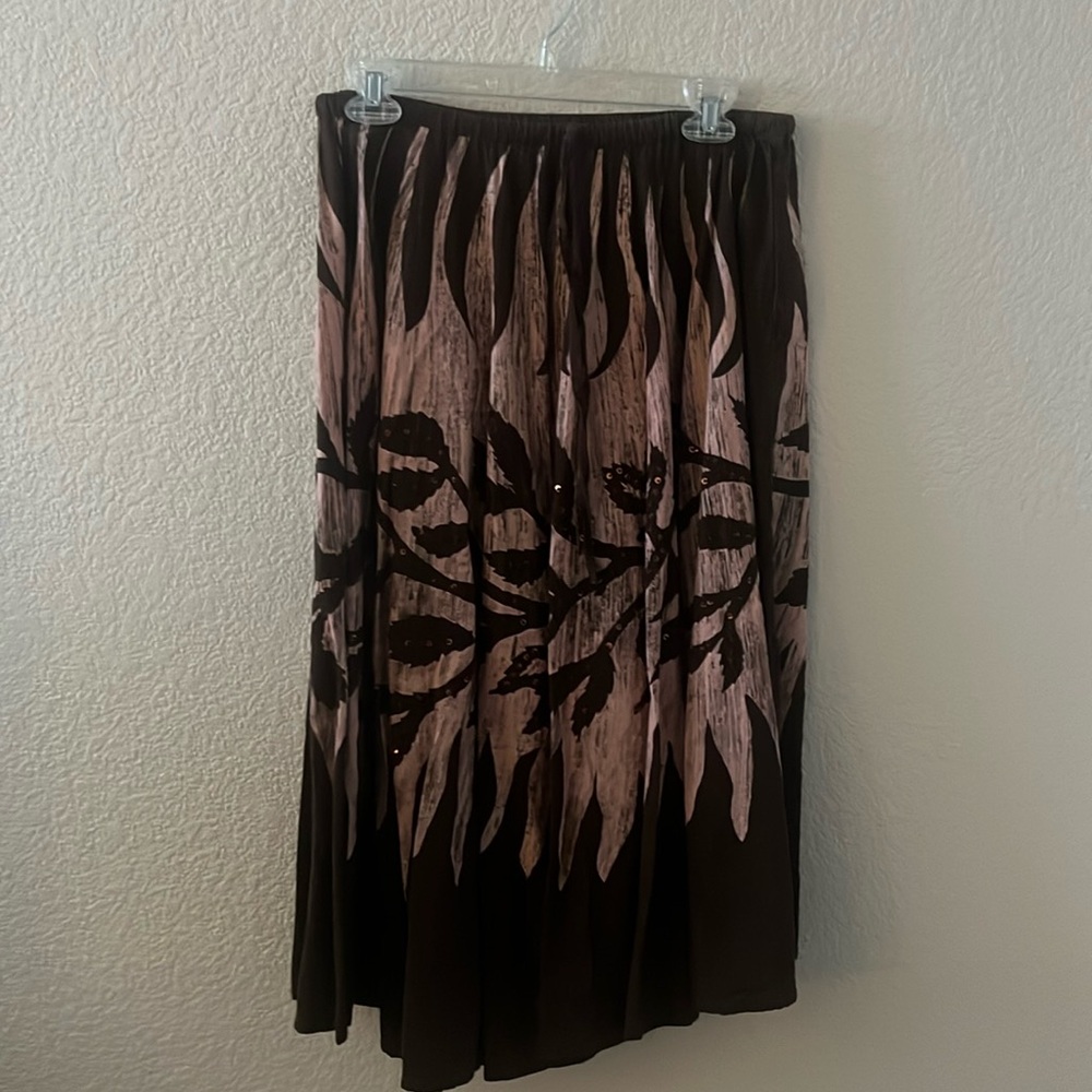 Cute brown/pink skirt with sequin accent